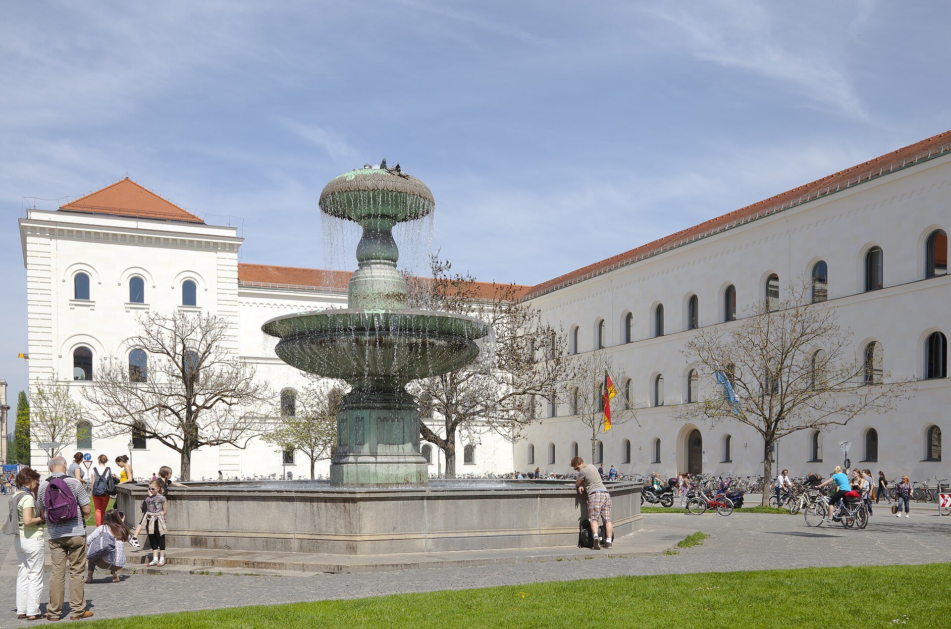 Photo: Diego Delso / CC BY-SA 3.0 via Wikimedia Commons Ludwig Maximilian University of Munich (LMU)