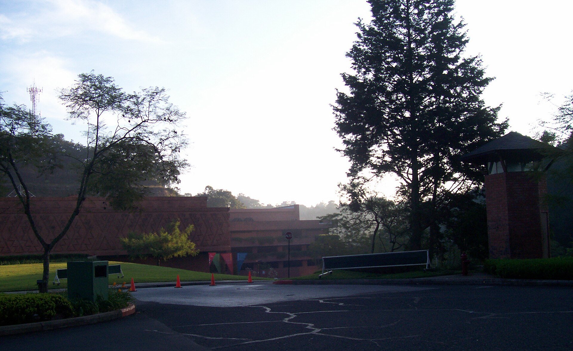 Universidad Francisco Marroquín (UFM)
