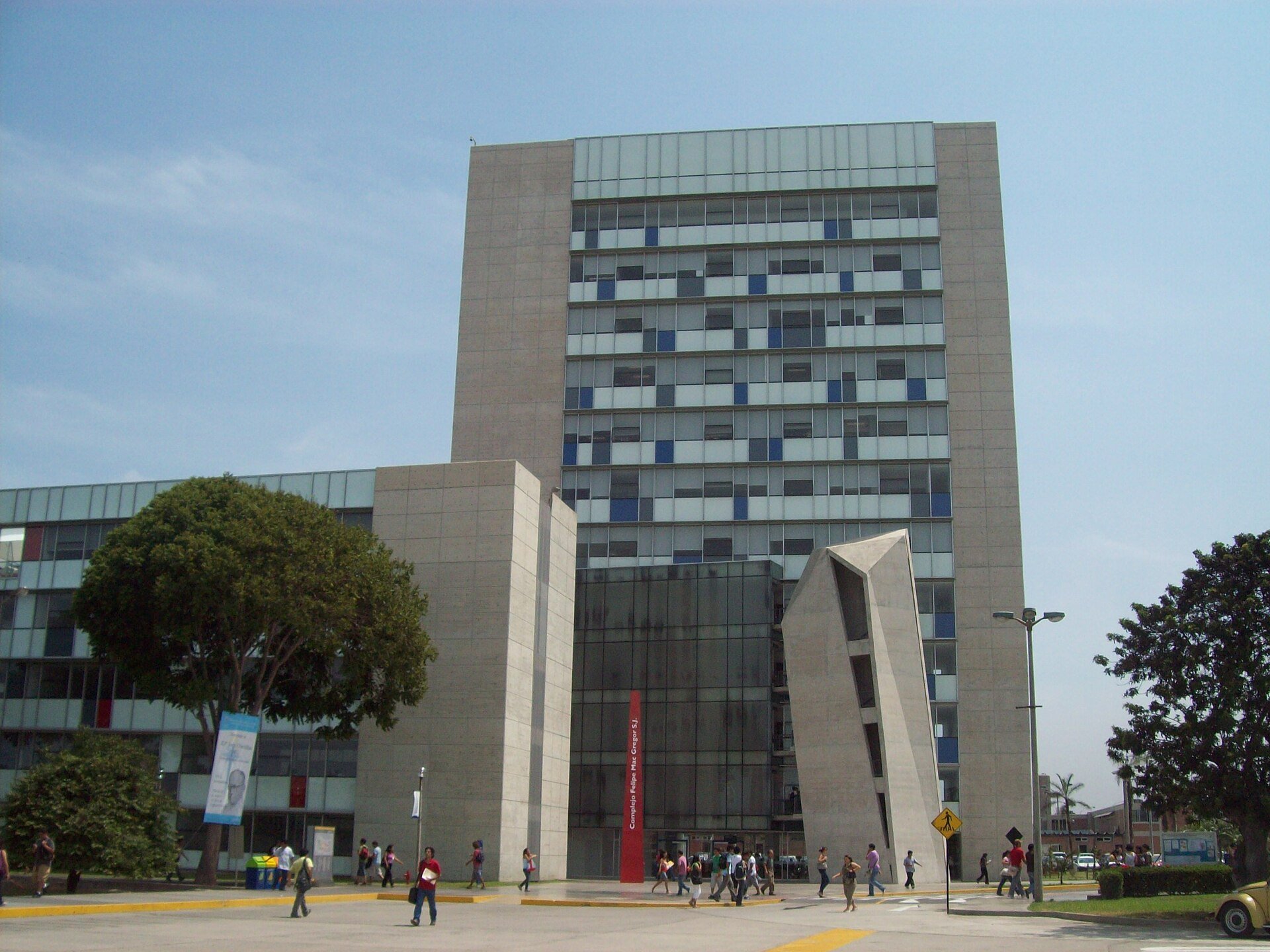 Photo: Fvmeteo / Public domain via Wikimedia Commons Pontifical Catholic University of Peru (PUCP)
