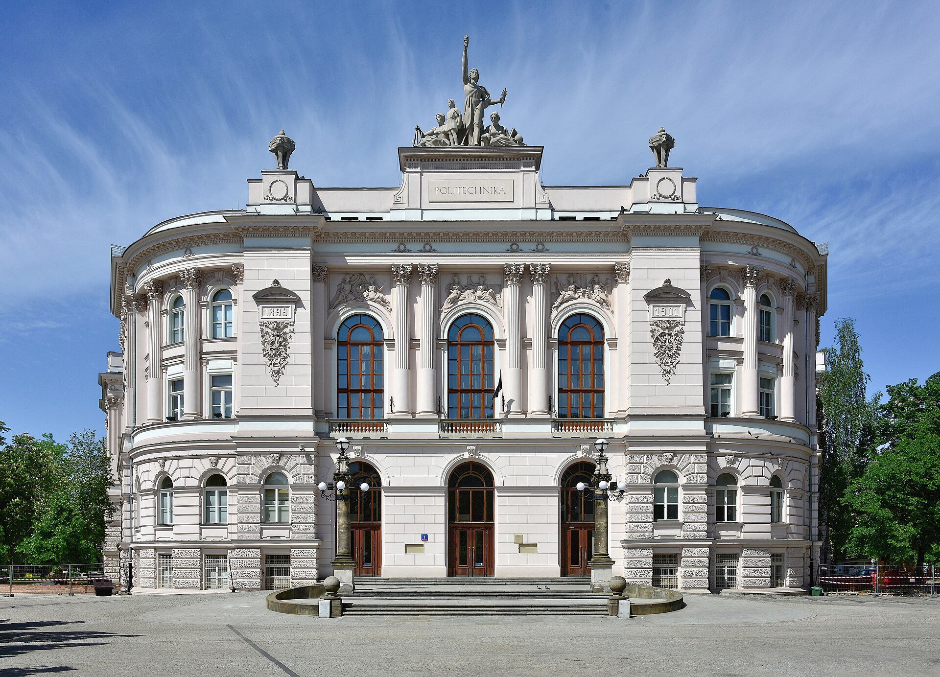 Photo: Adrian Grycuk / CC BY-SA 3.0 via Wikimedia Commons Warsaw University of Technology